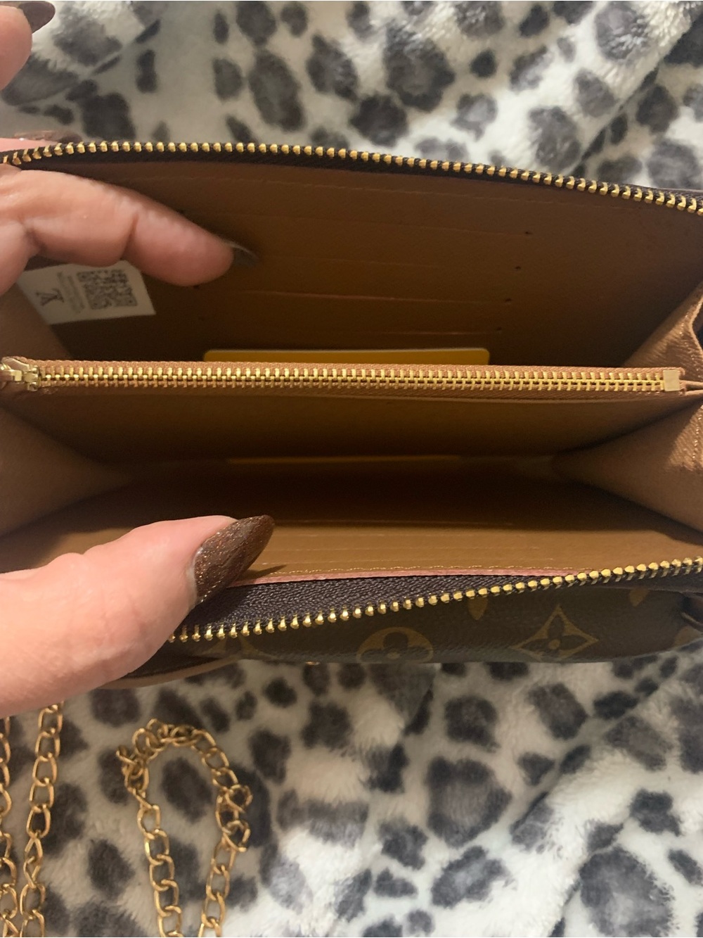 🔥SALE TODAY ONLY NWOT Designer Inspired Monogram Mobile Crossbody - Picture 7 of 7